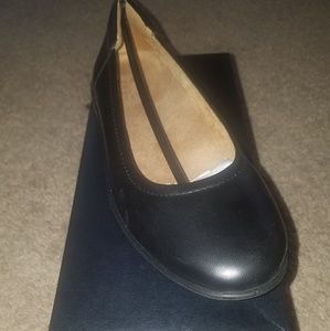 Brand New Women's Naturalizer Flats